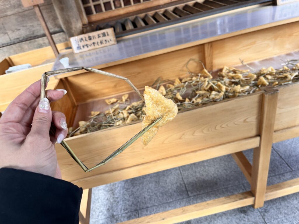 おちょぼ稲荷のお供えの油揚げ