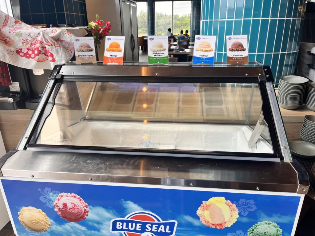 オリエンタルホテル沖縄 ランチブッフェのブルーシールアイス