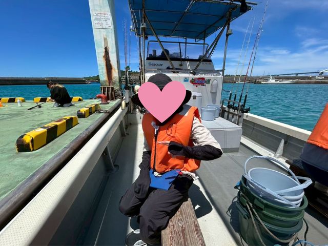 沖縄本島で子どもと参加した釣り体験（乗船前の様子）
